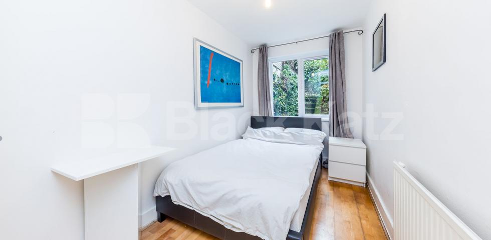 			LARGE 3/4  BED IN CAMDEN!, 3 Bedroom, 1 bath, 1 reception Flat			 Jamestown Road , CAMDEN / REGENTS PARK